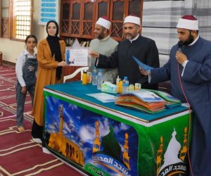 الورد  اللي فتح فى مساجد شمال سيناء.. أوقاف بئر العبد تحتفي بفرسان مكاتب تحفيظ القرآن للأطفال  (صور) 