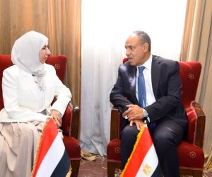 وزير الخارجية يلتقي نظيرته اليمنية ويبحث سبل دعم الاستقرار في اليمن وتعزيز العلاقات الثنائية