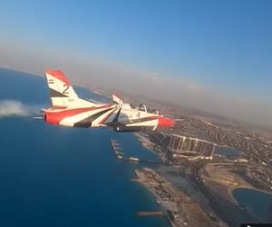 سماء العلمين تتألق بعرض جوي لطائرات «تحيا مصر».. فيديو