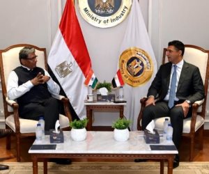وزير الصناعة يبحث مع سفير الهند لدى مصر تعزيز التعاون الصناعي وزيادة الاستثمارات بين البلدين