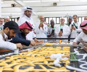 250 معتمراً ومعتمرة من ضيوف برنامج خادم الحرمين الشريفين يزورون معرض الوحي في "حراء الثقافي"