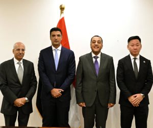 رئيس الوزراء يشهد مراسم توقيع عقد إنشاء مصنع لإنتاج البطاريات الكهربائية بمختلف أنواعها