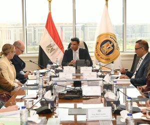 وزير الصناعة يبحث مع وفد البنك الأوروبي لإعادة الإعمار والتنمية مشروعات البنك في مصر في مجالات الصناعة والاقتصاد الأخضر وترشيد المياه
