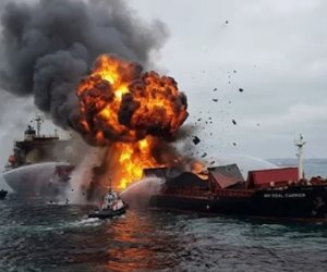 انفجار ناقلة نفط بعد اصطدامها بألغام في مضيق هرمز
