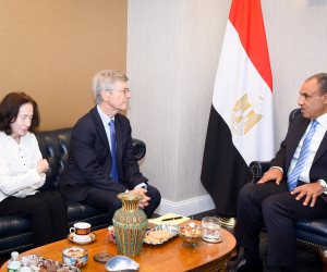 وزير الخارجية يلتقي برئيس شبكة حلول التنمية المستدامة التابعة للأمم المتحدة