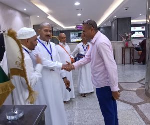 لجان وزارة السياحة تواصل متابعة تنفيذ برامج العمرة فى السعودية.. صور