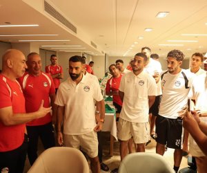 احتفال خاص من لاعبي منتخب مصر بحسام وإبراهيم حسن بعد تمديد التعاقد حتى 2030