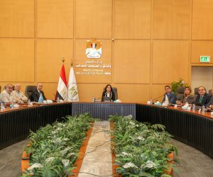 وزيرة الإسكان تتابع مع رئيس الجهاز المركزي للتعمير موقف تنفيذ المشروعات التي يتولى الجهاز تنفيذها