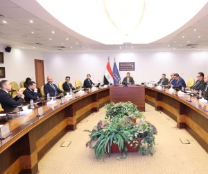 وزير الاتصالات يبحث خطط إنشاء مركز "كيميت" للبيانات بالمنطقة الاقتصادية لقناة السويس باستثمارات 1.2 مليار دولار 