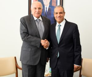 وزير الخارجية يبحث مع نظيره الجزائري دفع التعاون والتنسيق إزاء القضايا الإقليمية