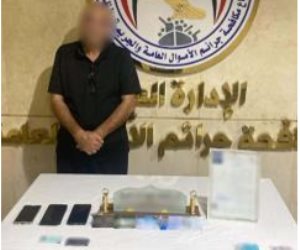 ضبط عاطل انتحل صفة طبيب نفسى وإدار عيادة طبية بدون ترخيص بالقاهرة
