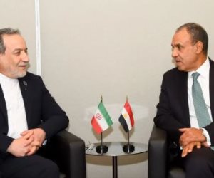 وزير الخارجية يناقش مع نظيره الإيرانى الجهود المبذولة لخفض التصعيد