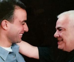 أحمد السقا يحيى ذكرى رحيل والده بكلمات مؤثرة: بتعلمنى حتى وإنت هناك