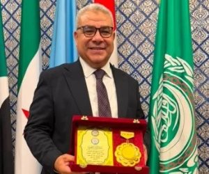 تكريم سمير عمر وعدد من رموز العمل العربى فى ملتقى القيادات العربية الشابة