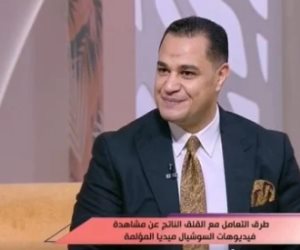 استشارى صحة نفسية: السوشيال ميديا أكذوبة كبرى وتدفع نحو الانفصال عن الواقع