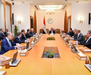 وزير الخارجية يعقد اجتماعاً مع قيادات الوزارة لمتابعة تنفيذ التوجيهات الرئاسية بشأن الأزمات الإقليمية
