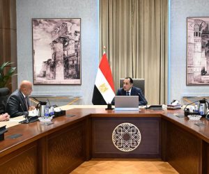 رئيس الوزراء يتابع مع مسئولي شركة "أكوا " مستجدات التعاون في مشروعات تحلية مياه البحر