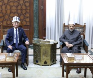 شيخ الأزهر يبحث مع سفير قيرغيزستان تعزيز الدعم التعليمي والدعوي للأئمة والطلاب