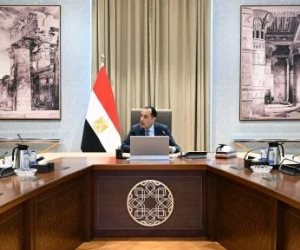 رئيس الوزراء يتابع عدداً من ملفات العمل المشترك بين وزارتي المالية والبترول