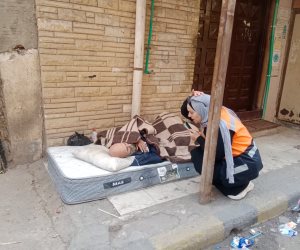 التضامن  "التدخل السريع" يستجيب لبلاغ وينقل مسنًا بلا مأوى إلى دار للرعاية