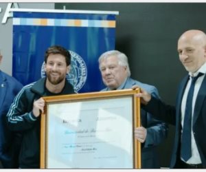 تكريم جديد لمسيرته الرياضية .. ميسي يتوج تكريمه بالدكتوراه الفخرية قبل ظهوره الأخير مع الأرجنتين