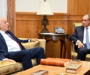 وزير الخارجية يبحث مع أمين سر حركة فتح تطورات الأوضاع بقطاع غزة والضفة