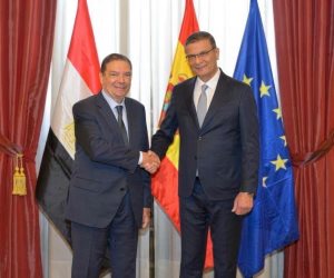 وزير الزراعة يبحث مع نظيره الإسباني في مدريد سبل تعزيز التعاون الزراعي وتذليل عقبات التبادل التجاري للمنتجات الزراعية