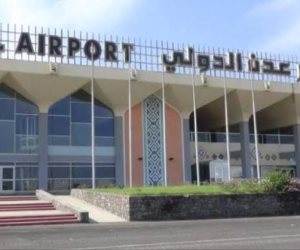 الحكومة اليمنية تطالب مجلس الأمن بإدانة قصف مطار عدن