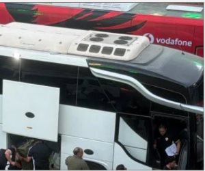 وصول حافلة الزمالك لاستاد القاهرة استعدادا لمواجهة الأهلى