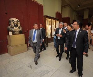وزير السياحة والآثار يتفقد مستجدات أعمال تطوير المتحف المصري بالتحرير