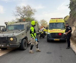 مقتل إسرائيلي وإصابة 19 آخرين في انفجار قنبلة برحلة طلابية على حدود لبنان
