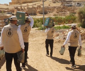 «بيت الزكاة والصدقات» يطلق قافلة مساعدات كبرى بمحافظة مطروح.. توزيع 5 آلاف كرتونة مواد غذائية و2000 كوبون مواد غذائية