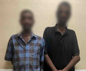 ضبط عامل جمع قمامة وعامل خردة بتهمة تعاطي مخدر الآيس أمام مدرسة بالجيزة