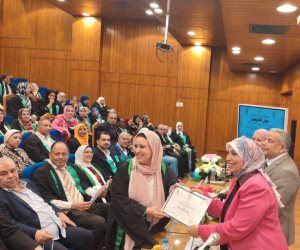 كلية الدراسات الأفريقية العليا تكرم الباحثة مروة عبد الرؤوف في يوم المتميزين