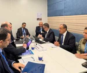 وزير الخارجية يلتقي كبير الاقتصاديين ونائب الرئيس الأول لاقتصاديات التنمية بمجموعة البنك الدولي