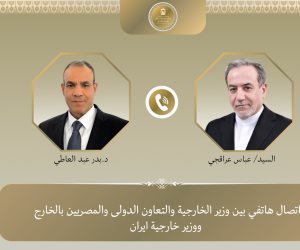 وزير الخارجية يتلقى اتصالاً هاتفياً من نظيره الإيراني لبحث التطورات الإقليمية وسبل خفض التصعيد