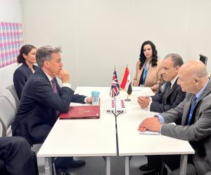 وزير الخارجية يلتقي نظيره البريطاني