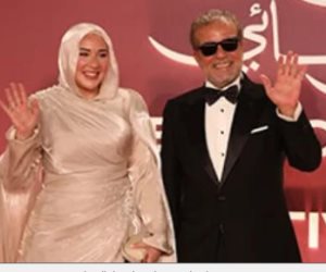 أسما شريف منير تخطف الأنظار بالحجاب على ريد كاربت افتتاح مهرجان الجونة