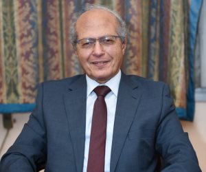 مساعد وزير الخارجية الأسبق السفير رخا حسن لـ«صوت الأمة»: القاهرة تستهدف جذب الشركات الآسيوية الكبرى وتحويل البلاد إلى مركز إقليمي للتصنيع والتصدير