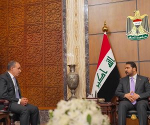 وزير الخارجية يلتقي رئيس الوزراء العراقي .. ويؤكد على أهمية تعزيز الشراكة الثنائية وتضافر الجهود لدعم الاستقرار الإقليمي
