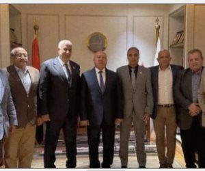 وزير النقل يتابع تنفيذ خط سكة حديد سيناء بطول 500 كم ويدعو الشركات الوطنية للمشاركة بالمشروع 