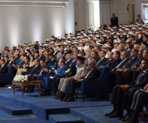 فخامة الرئيس السيسي: مصر لا تتآمر ولا تتعامل مع الميليشيات وتحافظ على علاقات متوازنة مع الجميع