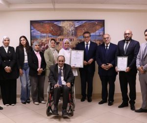 وزير الصحة يتسلم شهادتي “الأيزو” لنظام إدارة الشكاوى ورضاء المنتفعين بالإدارة المركزية للطوارئ والرعايات الحرجة