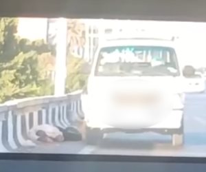 كشف ملابسات فيديو ترك سائق ميكروباص شخصًا فاقدًا للوعي على الطريق الدائري بالجيزة