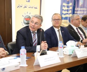 رئيس مصلحة الجمارك يبحث مع مجتمع الأعمال بالإسكندرية تحديات المنظومة الجمركية
