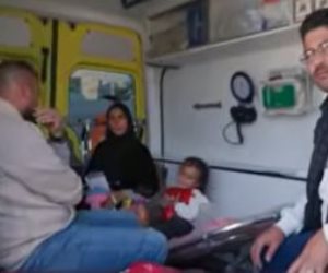دفعة جديدة من مصابي غزة تصل معبر رفح.. 60 سيارة إسعاف لاستقبالهم (فيديو)
