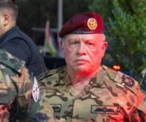 مسلحا وبالزى العسكرى.. عاهل الأردن يزور مصابى هجوم كنيسة الكرك الإرهاب