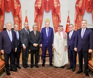 بتكليف من فخامة الرئيس السيسي.. وزير الخارجية يلتقي الرئيس التركي