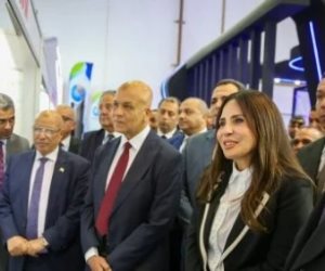 وزيرة الإسكان تتفقد أجنحة الشركات والجهات المشاركة بمعرض تكنولوجيا المياه