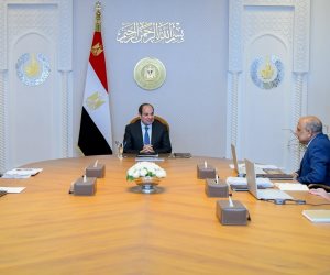 فخامة الرئيس السيسي يجتمع مع رئيس الوزراء ووزيري الكهرباء والمالية لمتابعة مشروعات الطاقة وخفض الدين العام